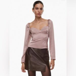 New Aritzia Wilfred New Novella Satin Blouse
Satin bustier blouse
